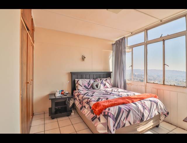 2 BEDROOM FLAT FOR SALE IN PRIMROSE HILL